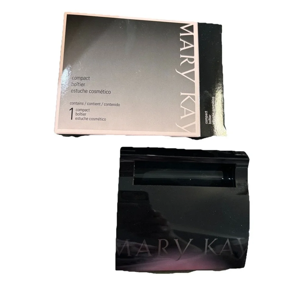 NIB Mary Kay Magnetic Black Compact #017362 With Mirror (Unfilled)